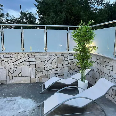 Jacuzzi & Swimming Pool *